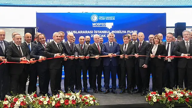 Berna Gözbaşı İstanbul Fuarı'nda ilgi odağı oldu! Özel ziyaret gündem oldu