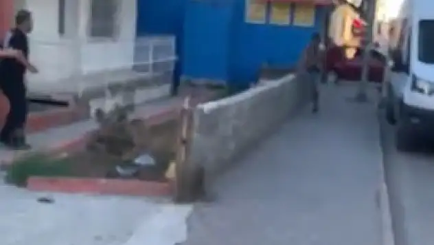 Bıçaklandıktan sonra duvardan atlayıp kaçmaya çalıştı