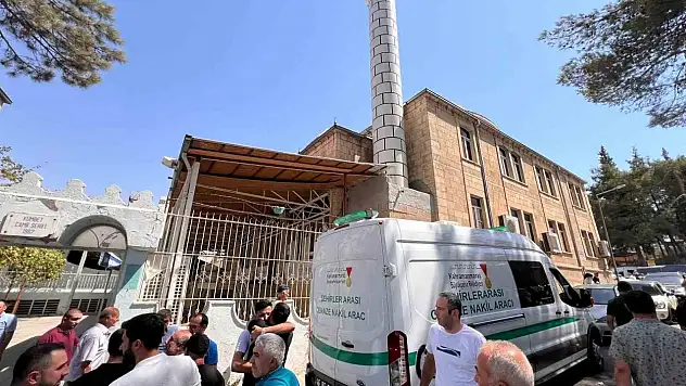 Bıçaklı saldırıda hayatını kaybeden genç adam son yolculuğuna uğurlandı!