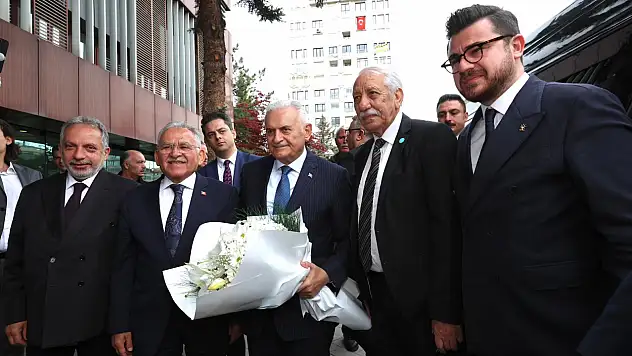 Binali Yıldırım Kayseri'ye geldi! 'Türk Dünyası buram buram tütecek'