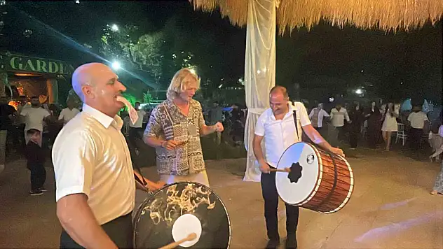 Dünyanın farklı yerlerinden geldiler, Nevşehir'de halay çektiler