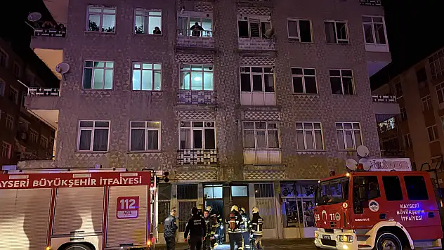 Kayseri'de 5 katlı binada korkutan yangın