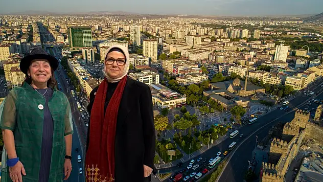 Böhürler, fotoğraf sergisini ziyaret etti: Kayseri detayı dikkat çekti!
