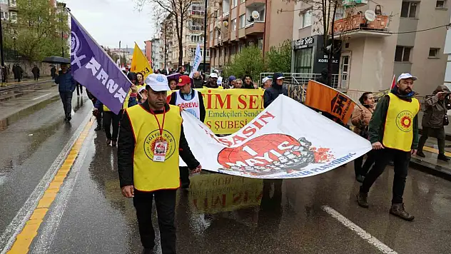 Sivas'ta 1 Mayıs kutlamalarında tartışma: Bu topraklarda O şiir okunmaz