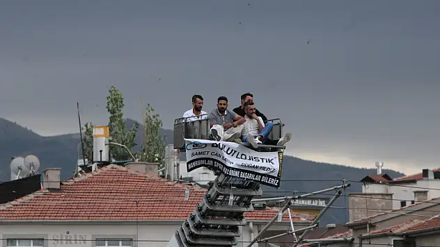 Böyle destek görülmedi! Müsabakayı iş makinasından izlediler