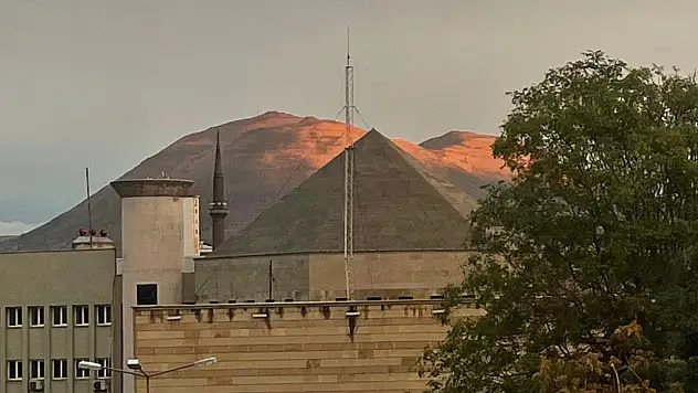 Bu fotoğraf içimizi ısıttı – Görenler önce şaşırdı…