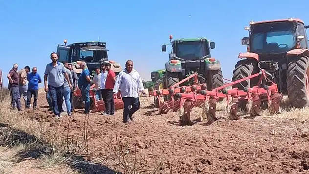 Bünyan'da anız yangınını söndürmek için çiftçiler seferber oldu