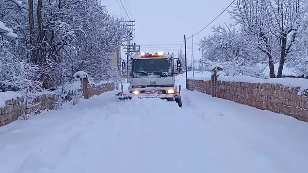 Bünyan'da karla mücadele çalışmaları sürüyor