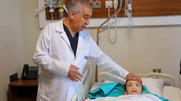 Burun tıkanıklığı sanıldı, genzinde dev kitle çıktı!