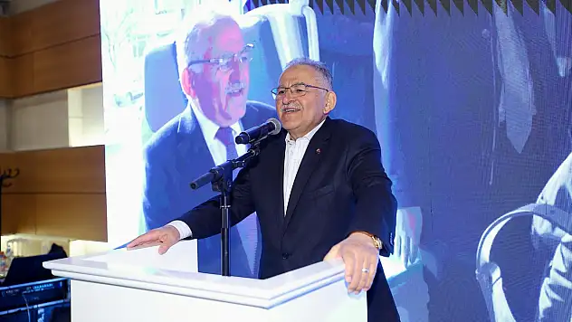 Büyükkılıç gençlerle aynı sofrada: 'Yükümüz ağır, işimiz çok'