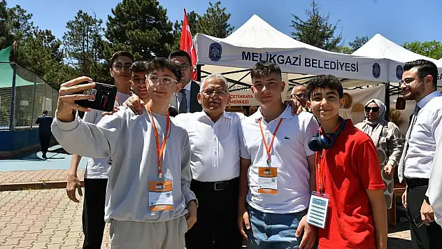 Büyükkılıç: 'Kayseri genç dostu bir şehirdir, her alanda gençlerimizin yanındayız'