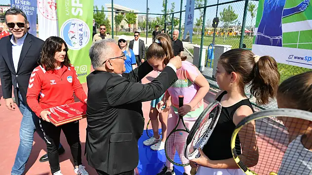 Büyükkılıç'tan Gençlere Sanat ve Spor Desteği
