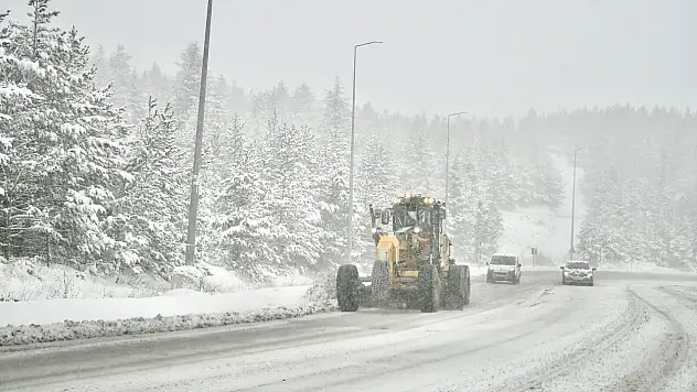 Büyükşehir Belediyesi karla mücadele çalışmalarına başladı! Kayseri beyaza büründü...