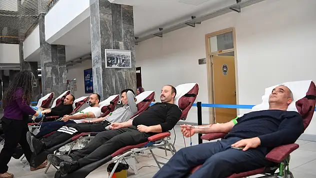 Büyükşehir Belediyesi personelinden anlamlı bağış!