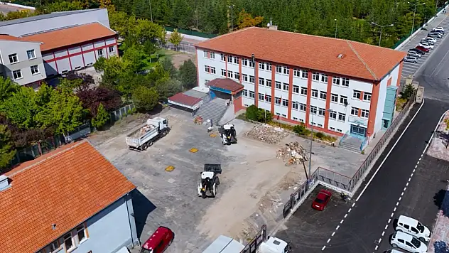 Büyükşehir'den eğitime yeşil dokunuş: 3 okul yenilendi!