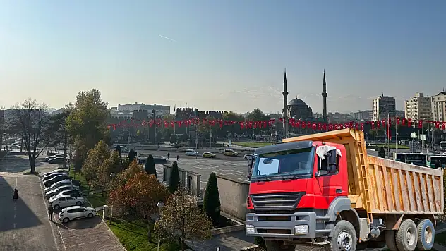 Büyükşehir'den yeni ihale: Kayseri'de 20 kamyon hangi amaçla kiralanacak?