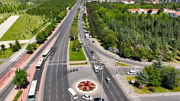 Büyükşehir'den yeşil dönüşüm hamlesi: Kayseri çiçeklerle renkleniyor