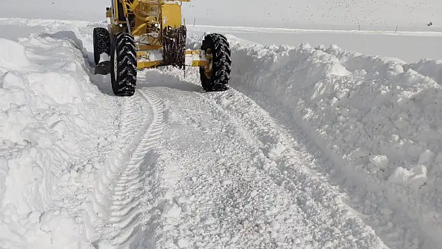 Büyükşehir ekipleri kırsal mahalle yollarını ulaşıma açtı