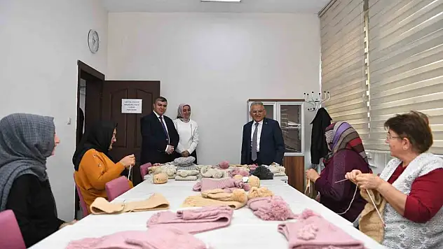 Büyükşehir'in 'Çocuklarımıza iyilik örün' Kampanyası ile 4 bin yumak ip, iyiliğe dönüştü