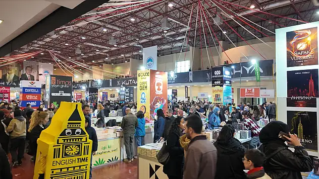 Büyükşehir'in 8. Kayseri Kitap Fuarı ilk 3 günde 269 bin kişiyi ağırladı