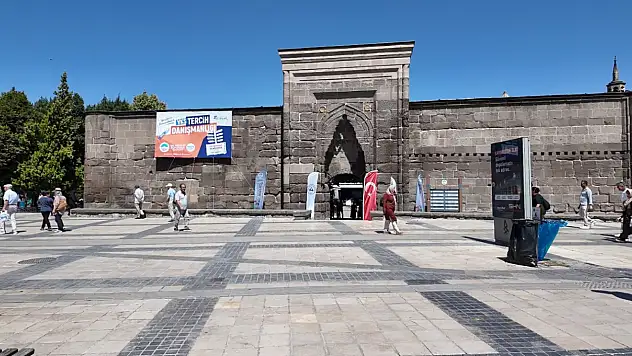 Büyükşehir'in o hizmetinden yüzlerce kişi yararlandı: Geleceği şekillendiren kararlara önemli destek!
