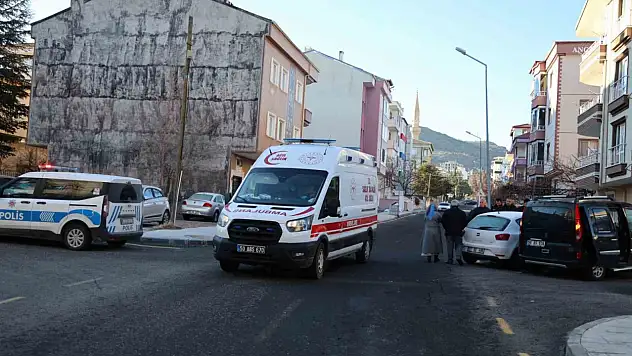 Buzlu camla trafiğe çıktı, kazaya neden oldu!