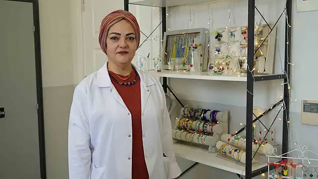 Deprem korkusunu sanata dönüştürdü