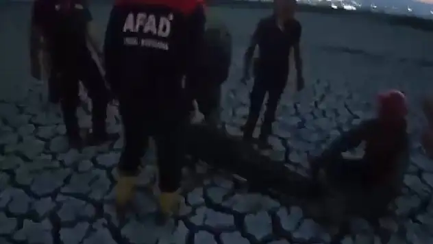 Kahramanmaraş'ta çamurluk alanda mahsur kalan kişi kurtarıldı!