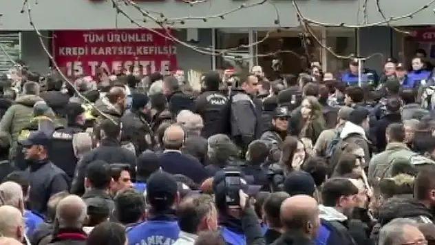 Çankaya Belediye Başkanı Güner'in açıklaması sırasında gerginlik