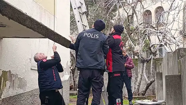 Çatı katında mahsur kaldı bir saat sonra kurtuldu