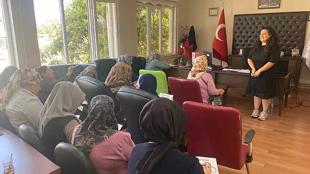 Ceyhan'da ailelere yönelik iletişim eğitimi düzenlendi