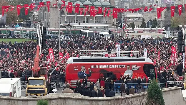 CHP'de Kayseri hareketliliği… Meydan doluyor, gözler Özgür Özel'de