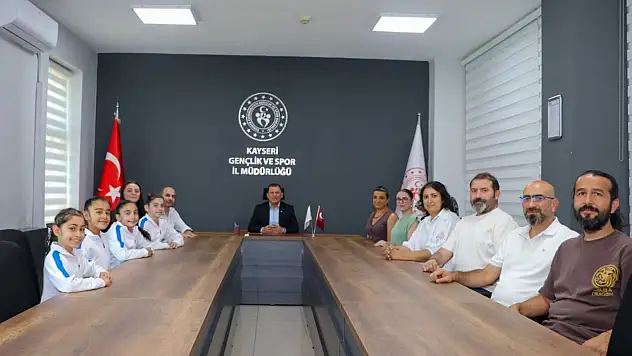 Cimnastikçiler başarılarını Gençlik ve Spor İl Müdürü Kabakcı ile paylaştı