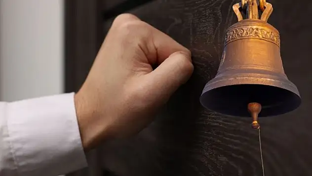 Cıngı'dan dikkat çeken paylaşım: Kayseri'de çan çalınmadı, tahta vuruldu