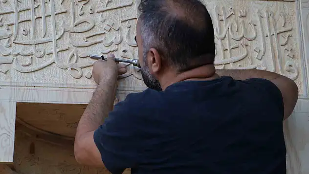 Sivas'ta Camii Mihrabı Tamamen El İşçiliğiyle Hazırlanıyor