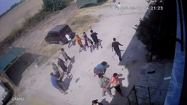 Komşular arasındaki gürültü tartışmasında 3 kişi yaralandı!