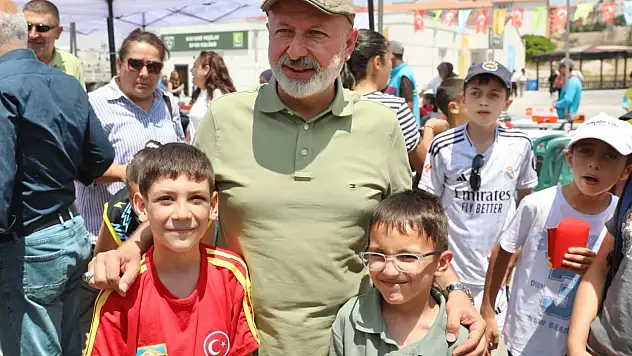 Çolakbayrakdar: ''Bir çocuğun mutluluğu, şehrin geleceğine yapılan en büyük yatırımdır''