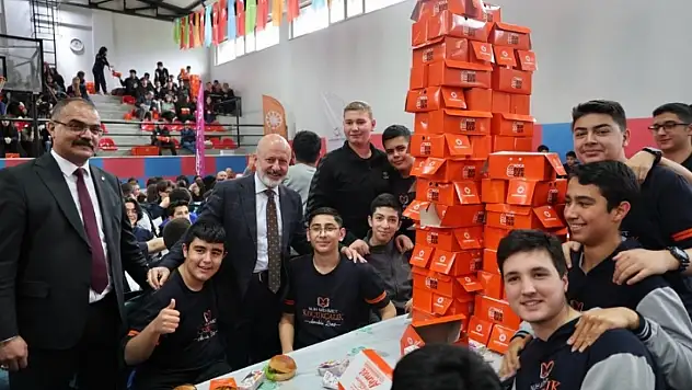 Çolakbayrakdar öğrencilerle bir araya geldi