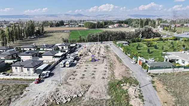 Çolakbayrakdar yeşil dünya için miniklerle fidan dikti