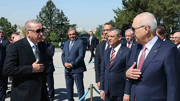 Cumhurbaşkanı Erdoğan Anıtkabir'i ziyaret etti