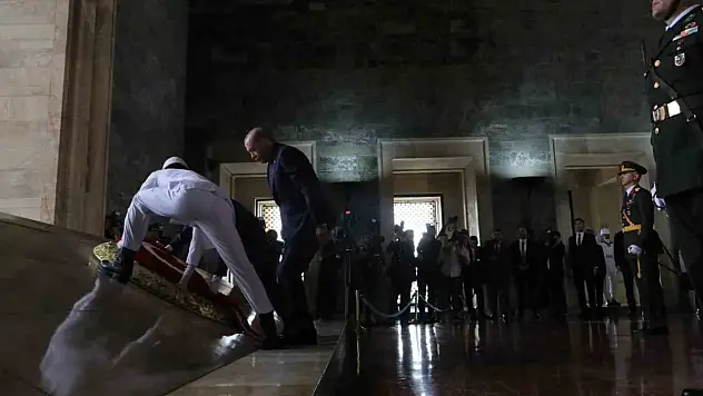 Cumhurbaşkanı Erdoğan başkanlığındaki devlet erkanı, Anıtkabir'i ziyaret etti