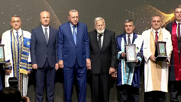 Cumhurbaşkanı Erdoğan takdim etti: ERÜ'ye 'Üstün Başarı Ödülü'