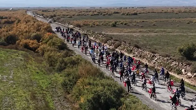 Cumhuriyet için yola çıktılar, bayram coşkusunu pedallara taşıdılar!