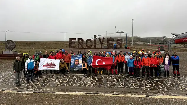 Cumhuriyet'in 103. yılı için Erciyes'in zirvesine anlamlı tırmanış!