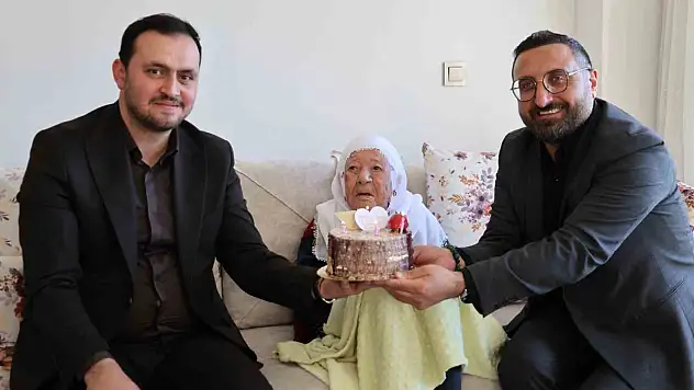 103 yaşındaki Nazife nineye Anneler Günü sürprizi