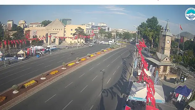 Cumhuriyet Meydanı araç trafiğine kapatıldı! Otobüsler farklı güzergahlara yönlendirildi!