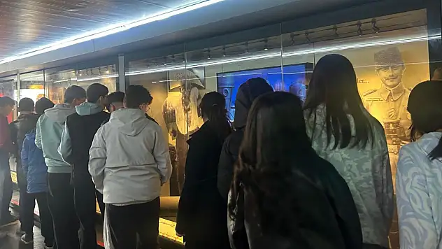 Cumhuriyet Meydanı'nda 111 yıllık yolculuk– Gezici tır sadece o ilçeye gidecek!