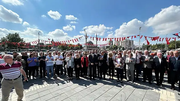 Cumhuriyet Meydanı'nda bir araya geldiler – 'Sevinç, gurur ve biraz buruk kutluyoruz'