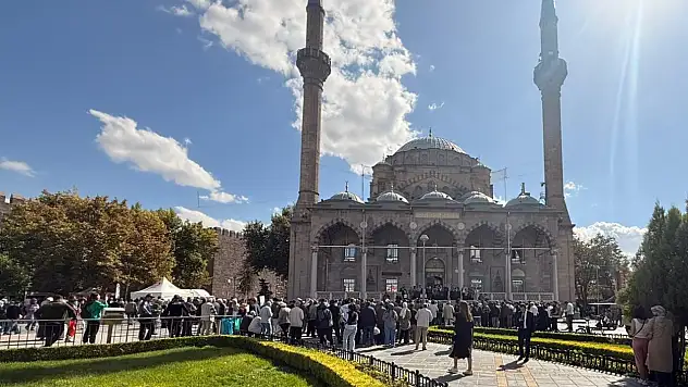 Cumhuriyet Meydanı'nda Cuma Namazı sonrası bir araya geldiler!
