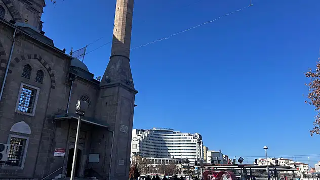 Cumhuriyet Meydanı'nda dönüşüm hızlandı – Bir yıkım daha!